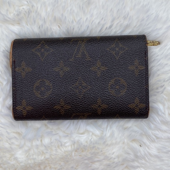 ✨ Louis Vuitton Monogram Wallet - Picture 2 of 15